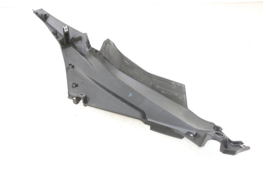 photo de BAS DE CAISSE ARRIERE DROIT YAMAHA XMAX X-MAX 125 (2021 - 2025) - Autre angle de vue