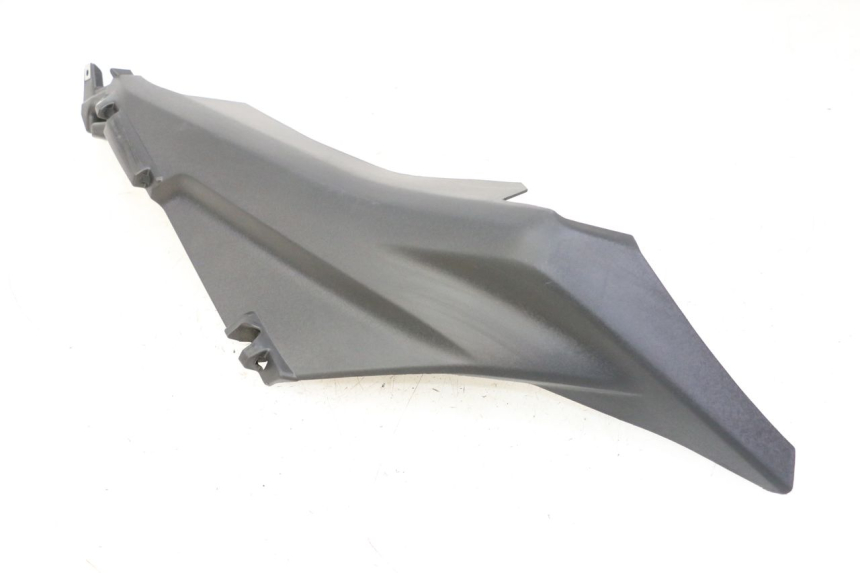 photo de BAS DE CAISSE ARRIERE DROIT YAMAHA XMAX X-MAX 125 (2021 - 2025) - Points de fixation