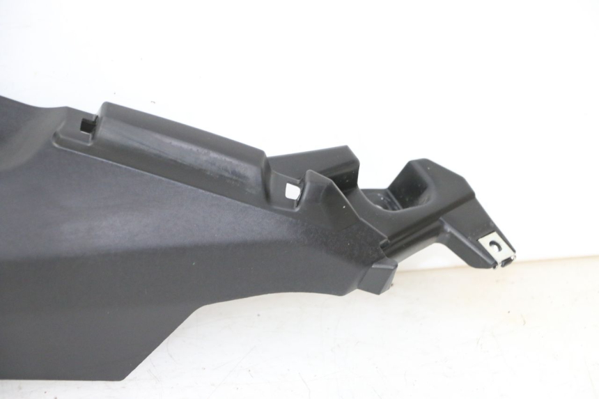 photo de BAS DE CAISSE ARRIERE DROIT YAMAHA XMAX X-MAX 125 (2021 - 2025) - Marquages et références