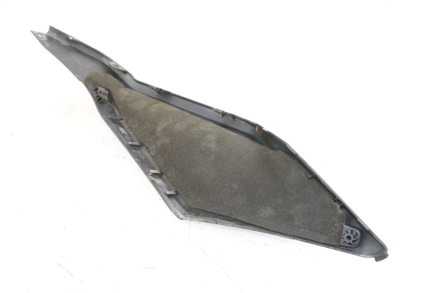 photo de BAS DE CAISSE ARRIERE GAUCHE SUZUKI BURGMAN 650 (2013 - 2020)