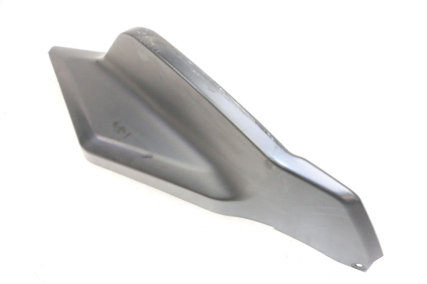 photo de BAS DE CAISSE ARRIERE GAUCHE SUZUKI BURGMAN 650 (2013 - 2020)