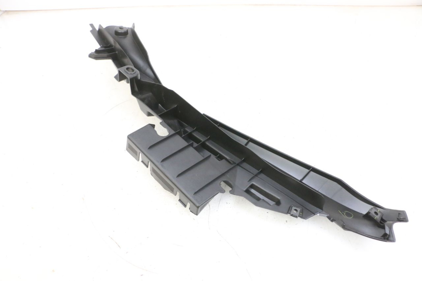 photo de BAS DE CAISSE ARRIERE GAUCHE YAMAHA TRICITY 300 (2020 - 2024) - Zoom état d’usage