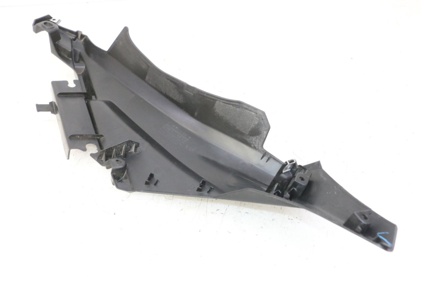 photo de BAS DE CAISSE ARRIERE GAUCHE YAMAHA XMAX X-MAX 125 (2021 - 2025) - Zoom état d’usage