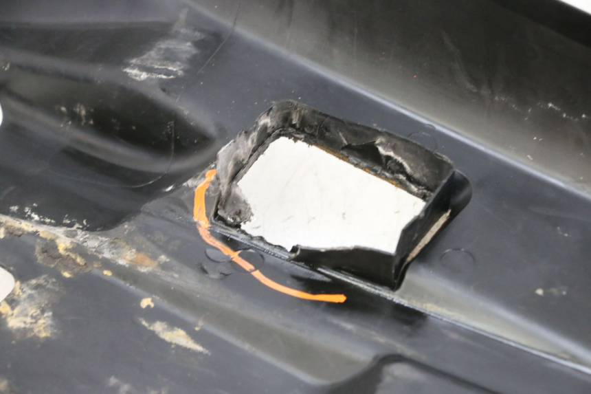 photo de BAS DE CAISSE MBK BOOSTER SPIRIT 50 (2004 - 2017) - Zoom état d’usage