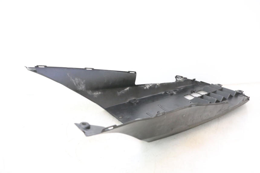 photo de BAS DE CAISSE SUZUKI BURGMAN 125 (2007 - 2014) - Zoom état d’usage
