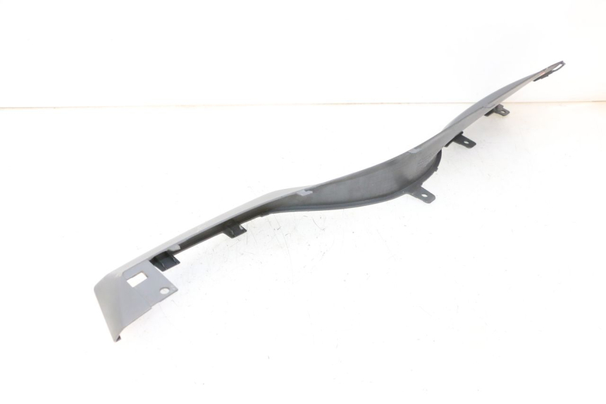 photo de BAS DE CAISSE DROIT SUZUKI BURGMAN 125 (2007 - 2014)