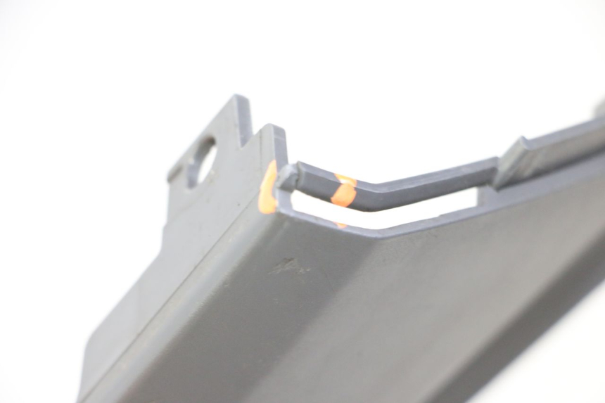 photo de BAS DE CAISSE DROIT SUZUKI BURGMAN 125 (2007 - 2014)