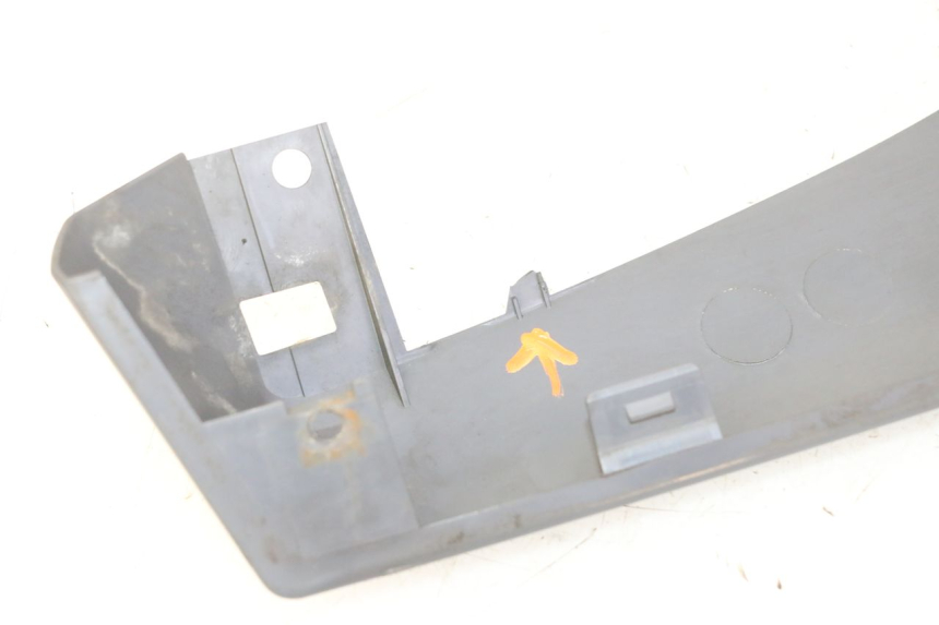 photo de BAS DE CAISSE DROIT SUZUKI BURGMAN 125 (2007 - 2014)