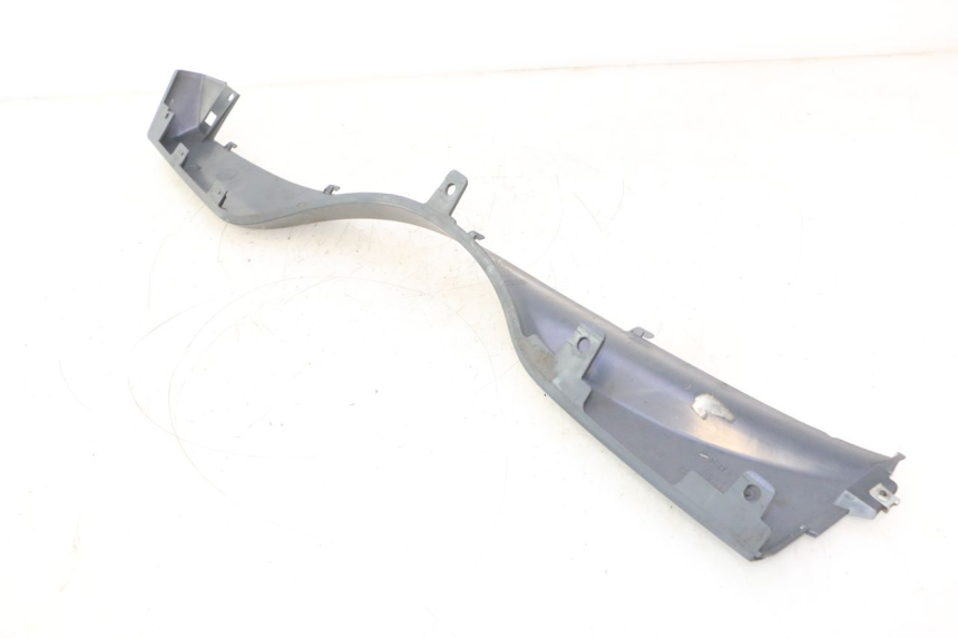 photo de BAS DE CAISSE DROIT SUZUKI BURGMAN 125 (2007 - 2014) - Vue d’ensemble
