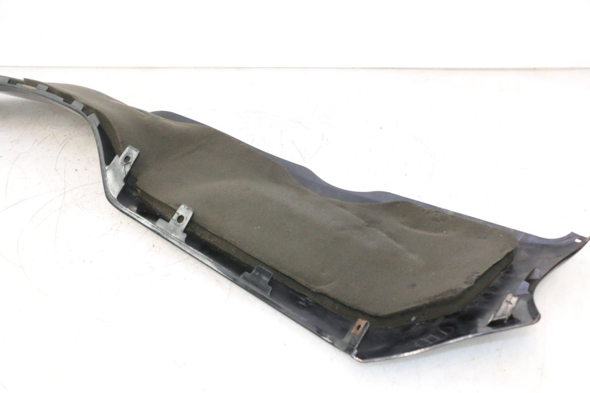 photo de BAS DE CAISSE DROIT SUZUKI BURGMAN EXECUTIVE ABS 650 (2006 - 2012) - Détails caractéristiques