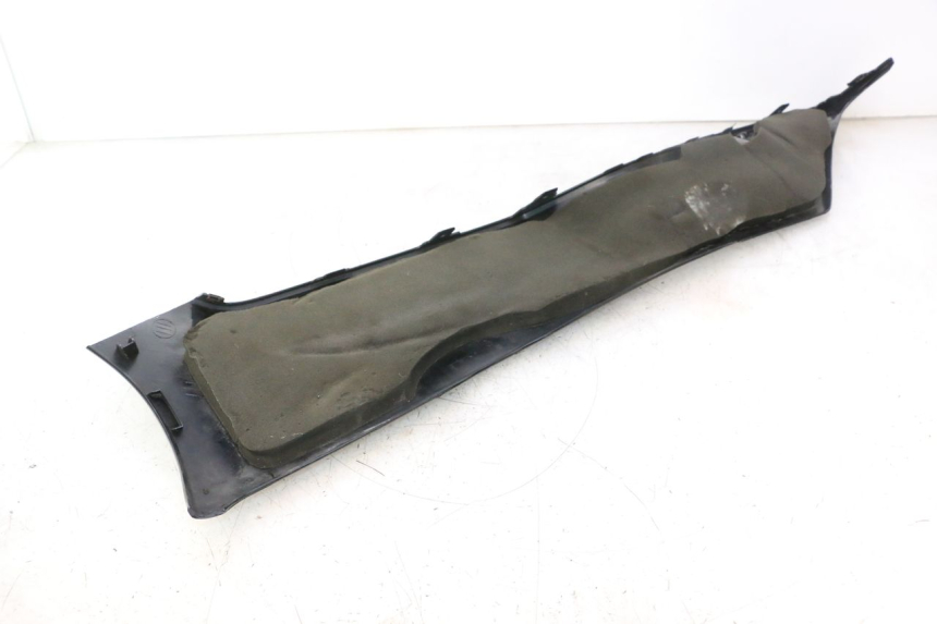 photo de BAS DE CAISSE DROIT SUZUKI BURGMAN EXECUTIVE ABS 650 (2006 - 2012) - Vue rapprochée