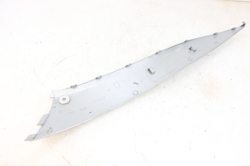 photo de BAS DE CAISSE DROIT MBK FLAME X 125 (2007 - 2016) - Gros plan technique