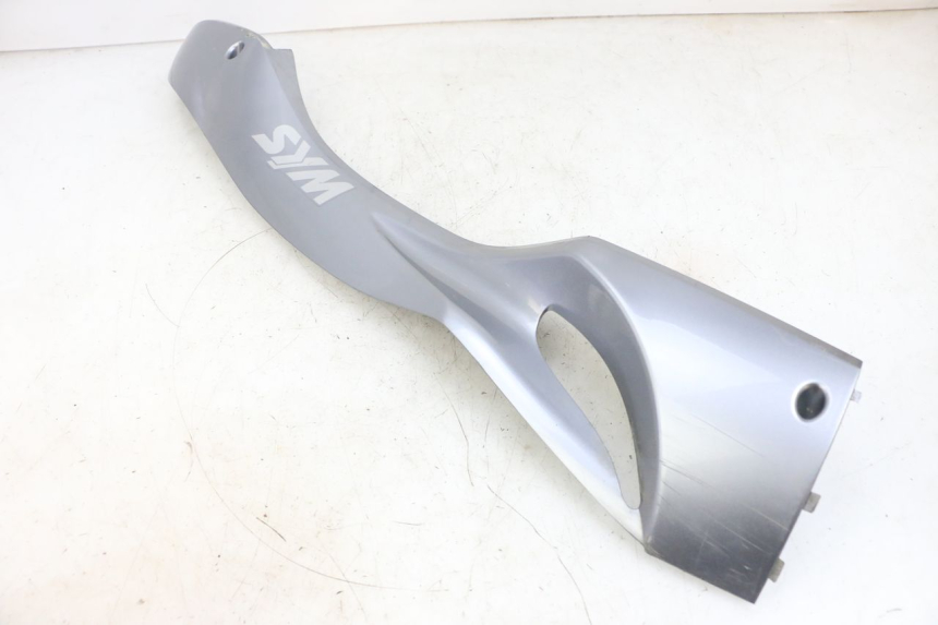 photo de BAS DE CAISSE DROIT SYM GTS EVO 125 (2009 - 2013) - Détails caractéristiques