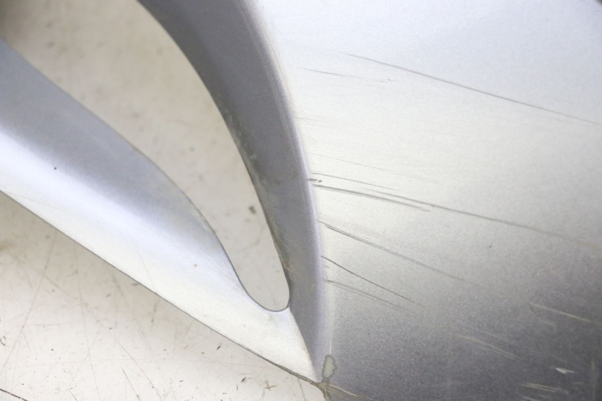 photo de BAS DE CAISSE DROIT SYM GTS EVO 125 (2009 - 2013) - Zoom composants