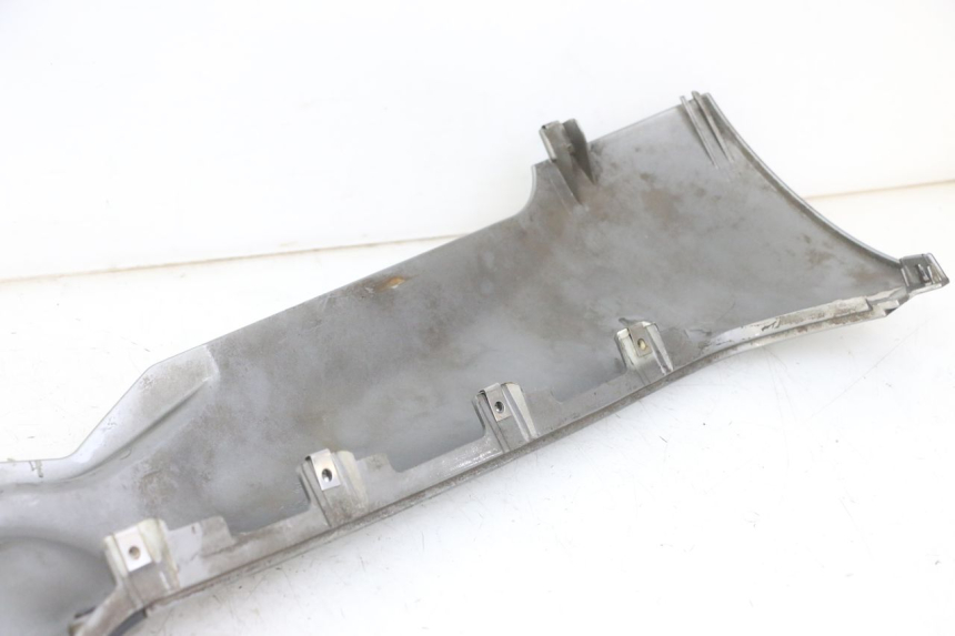 photo de BAS DE CAISSE DROIT PIAGGIO MP3 LT 300 (2010 - 2016) - État de surface