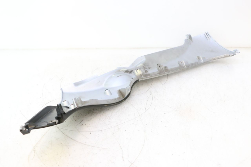 photo de BAS DE CAISSE DROIT PIAGGIO MP3 125 (2006 - 2014) - Points de fixation