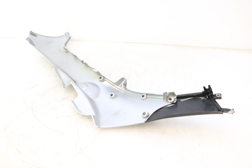 photo de BAS DE CAISSE DROIT PIAGGIO MP3 125 (2006 - 2014) - État de surface