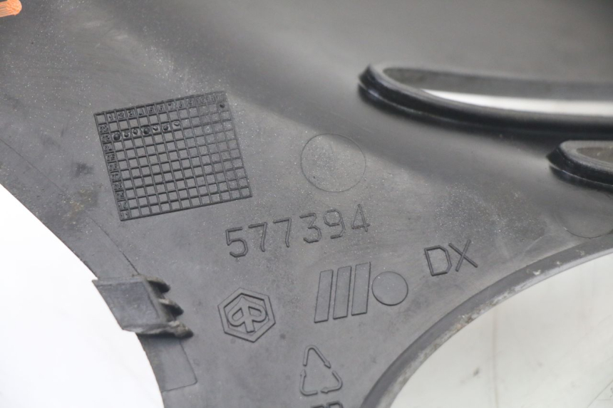 photo de BAS DE CAISSE DROIT PIAGGIO VESPA GRANTURISMO 125 (2003 - 2007)