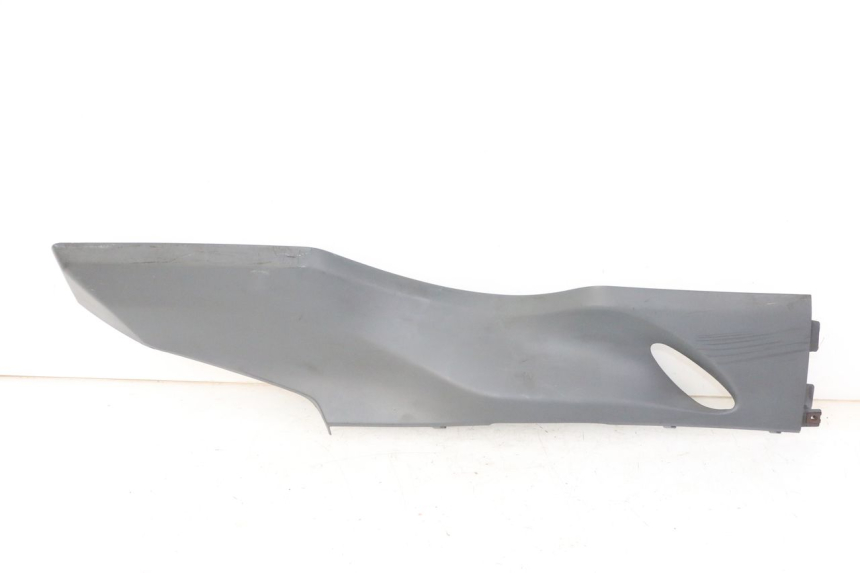 photo de BAS DE CAISSE DROIT SUZUKI UH BURGMAN 125 (2002 - 2006)