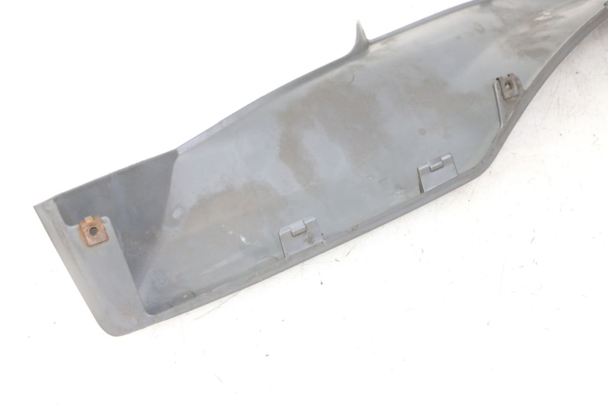 photo de BAS DE CAISSE DROIT SUZUKI UH BURGMAN 125 (2002 - 2006)