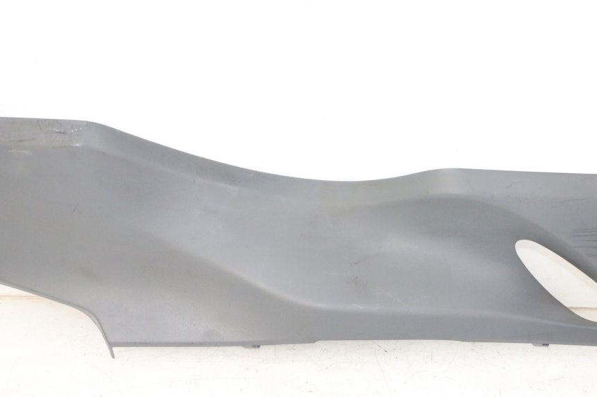 photo de BAS DE CAISSE DROIT SUZUKI UH BURGMAN 125 (2002 - 2006)