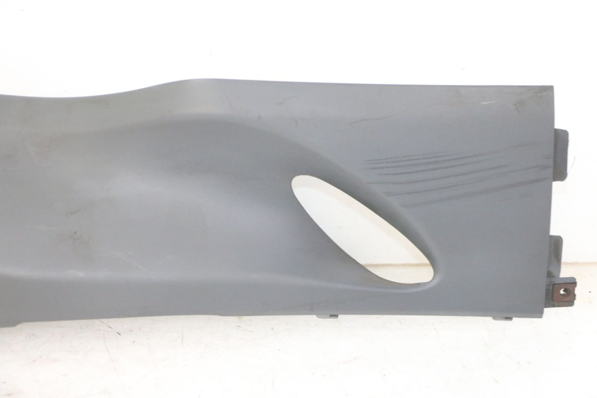 photo de BAS DE CAISSE DROIT SUZUKI UH BURGMAN 125 (2002 - 2006)