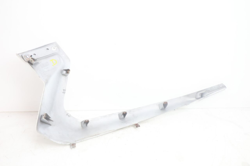 photo de BAS DE CAISSE DROIT YAMAHA XMAX X-MAX 125 (2006 - 2009) - Points de fixation