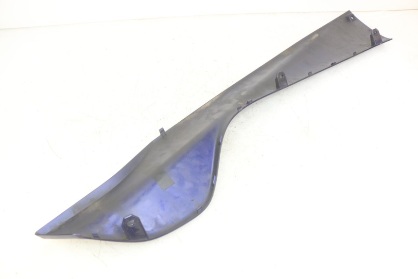 photo de BAS DE CAISSE DROIT YAMAHA YP MAJESTY 400 (2004 - 2008) - Gros plan technique