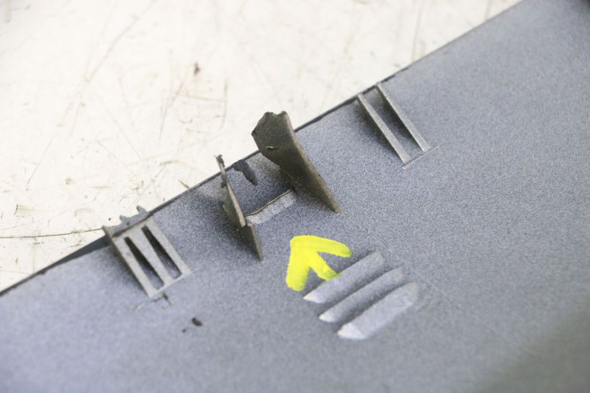 photo de BAS DE CAISSE DROIT YAMAHA YP MAJESTY 125 (2002 - 2006) - État de surface