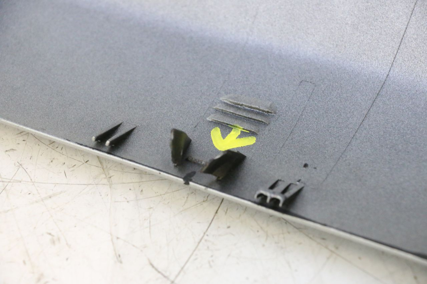 photo de BAS DE CAISSE DROIT YAMAHA YP MAJESTY 125 (2002 - 2006) - Marquages et références