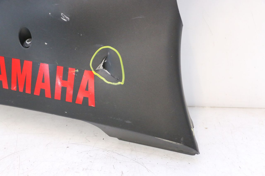 photo de BAS DE CAISSE DROIT YAMAHA YZF R6 600 (2008 - 2009) - Gros plan technique