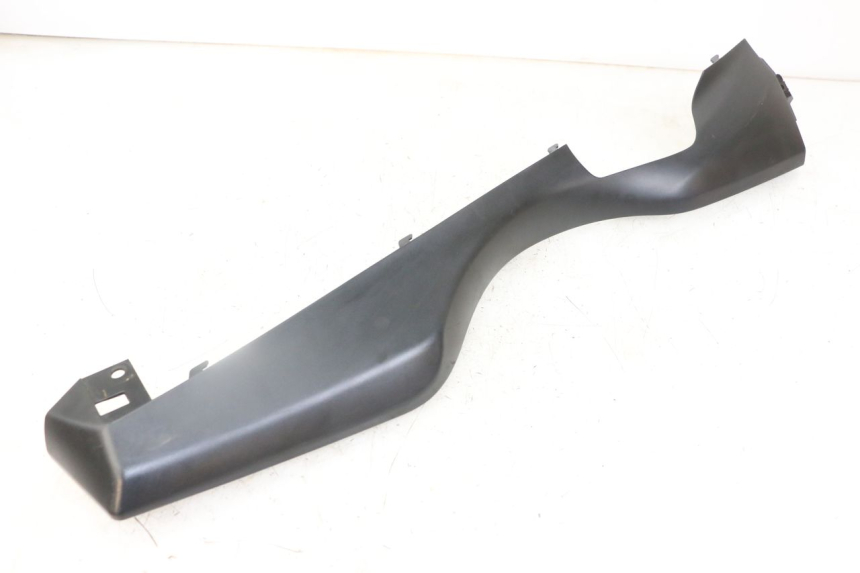 photo de BAS DE CAISSE GAUCHE SUZUKI BURGMAN 125 (2018 - 2021)