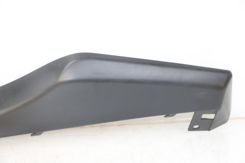 photo de BAS DE CAISSE GAUCHE SUZUKI BURGMAN 125 (2018 - 2021)