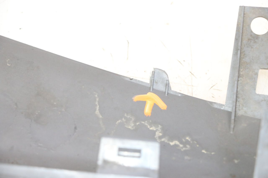 photo de BAS DE CAISSE GAUCHE SUZUKI BURGMAN 125 (2007 - 2014)