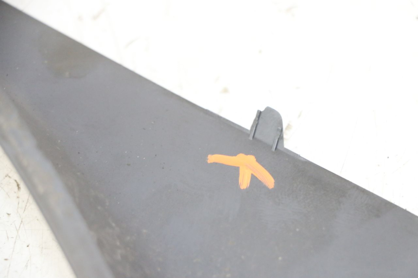 photo de BAS DE CAISSE GAUCHE SUZUKI BURGMAN 125 (2007 - 2014)