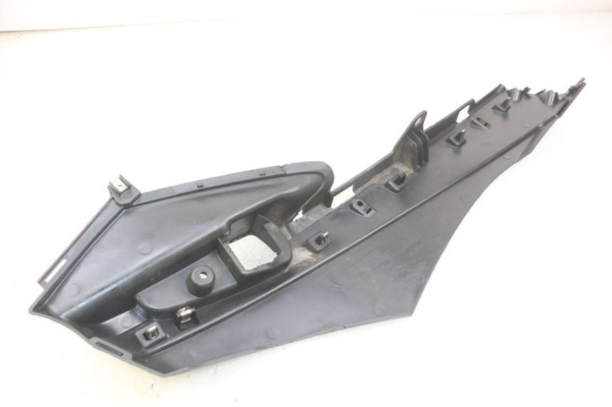 photo de BAS DE CAISSE GAUCHE PIAGGIO FLY 4T 50 (2013 - 2017)