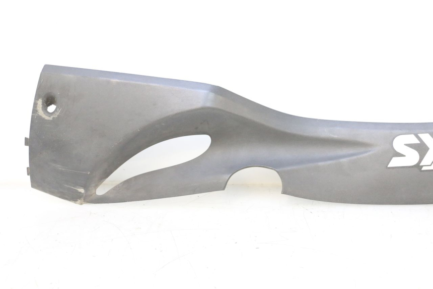 photo de BAS DE CAISSE GAUCHE SYM GTS EVO 125 (2009 - 2013) - Détail de la pièce