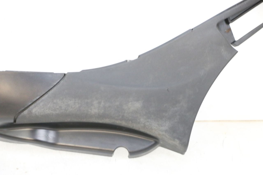 photo de BAS DE CAISSE GAUCHE PIAGGIO MP3 HPE 350 (2018 - 2020) - Vue rapprochée