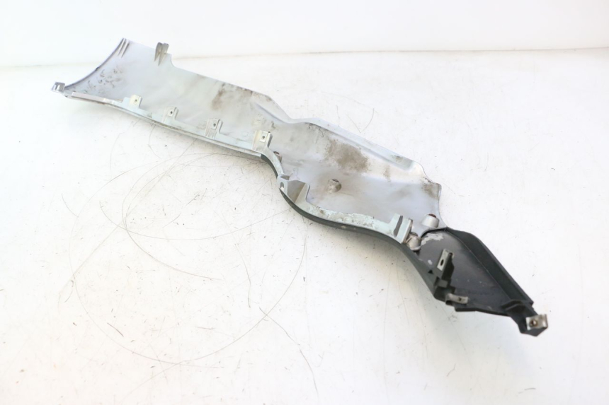 photo de BAS DE CAISSE GAUCHE PIAGGIO MP3 125 (2006 - 2014) - Points de fixation