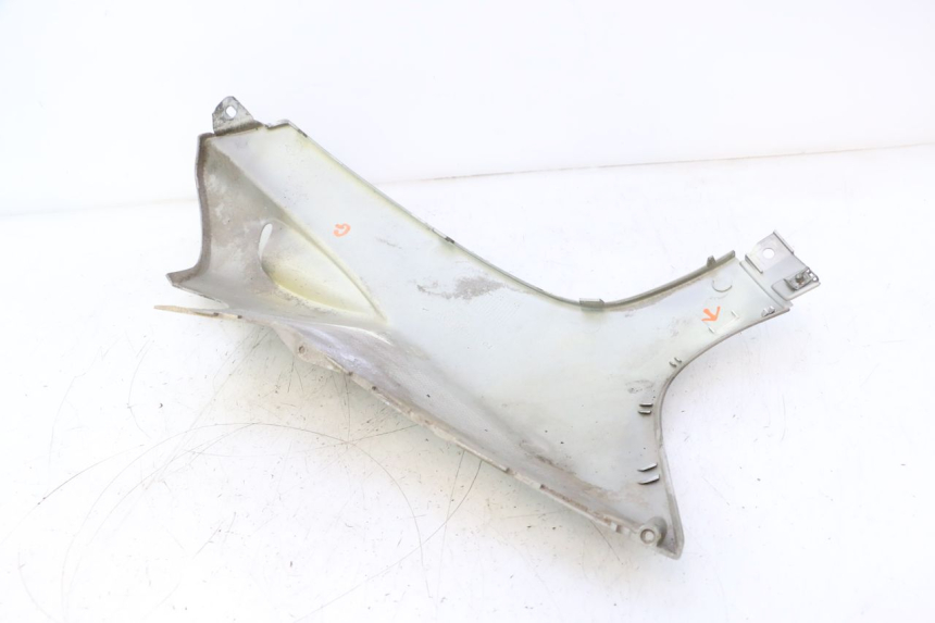 photo de BAS DE CAISSE GAUCHE PEUGEOT SPEEDFIGHT LC 50 (1996 - 2002) - Vue rapprochée