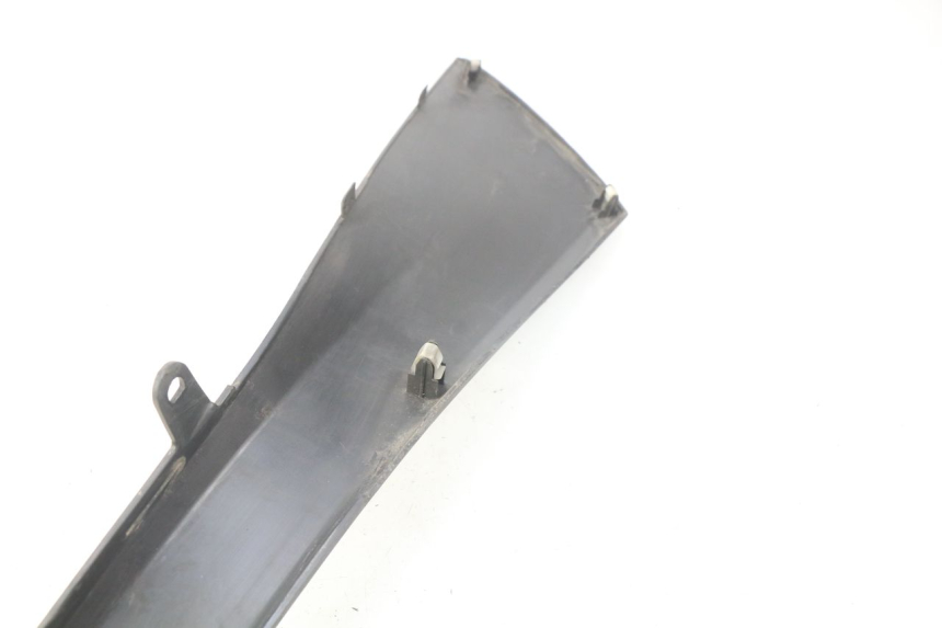 photo de BAS DE CAISSE GAUCHE SUZUKI AN BURGMAN 400 (2006 - 2010)
