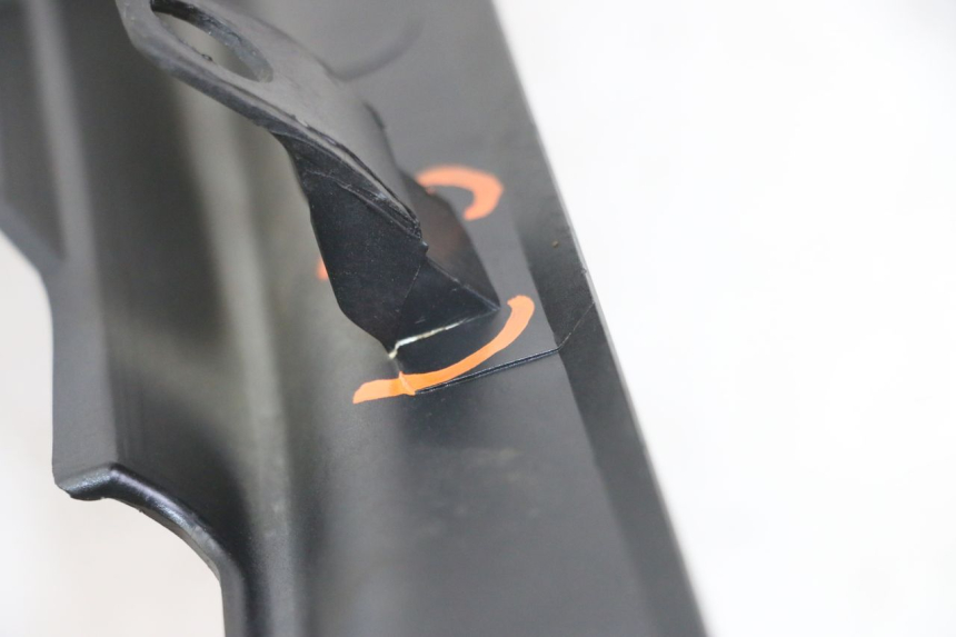 photo de BAS DE CAISSE GAUCHE APRILIA SXR 50 (2021 - 2023)