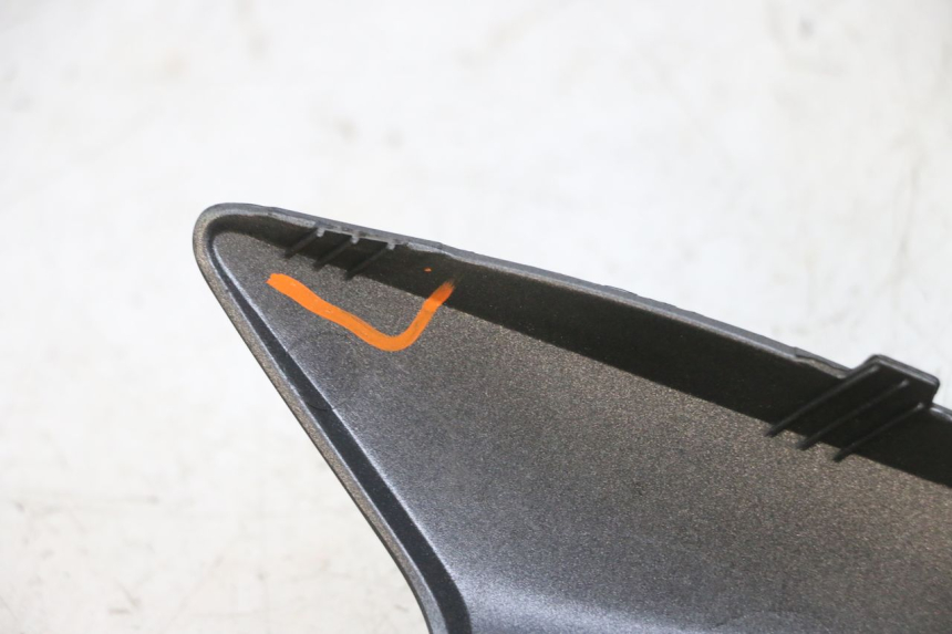 photo de BAS DE CAISSE GAUCHE YAMAHA TRICITY 300 (2020 - 2024) - Zoom état d’usage