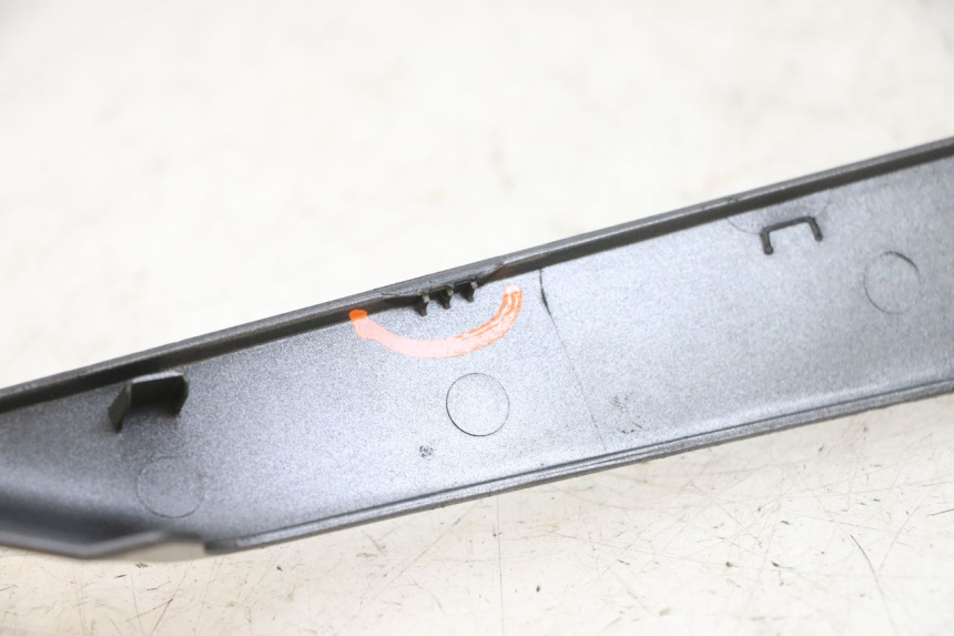 photo de BAS DE CAISSE GAUCHE YAMAHA TRICITY 300 (2020 - 2024) - Points de fixation