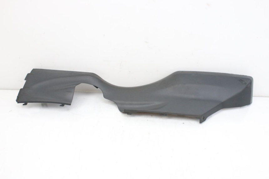 photo de BAS DE CAISSE GAUCHE SUZUKI UH BURGMAN 125 (2002 - 2006) - Détail de la pièce