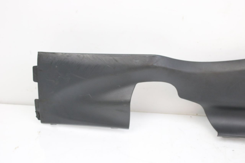 photo de BAS DE CAISSE GAUCHE SUZUKI UH BURGMAN 125 (2002 - 2006) - Autre angle de vue