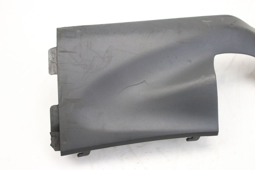 photo de BAS DE CAISSE GAUCHE SUZUKI UH BURGMAN 125 (2002 - 2006) - Points de fixation