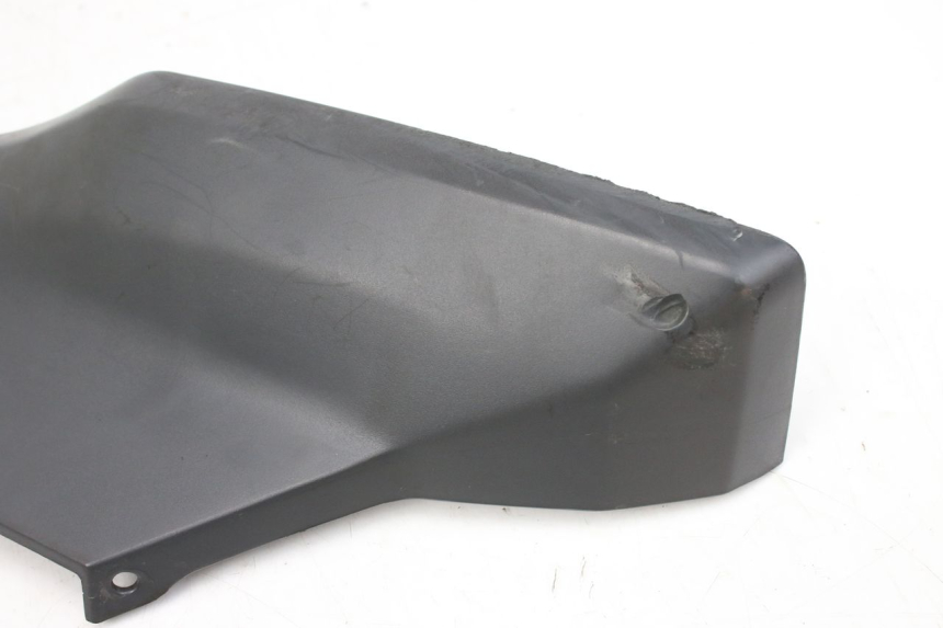 photo de BAS DE CAISSE GAUCHE SUZUKI UH BURGMAN 125 (2002 - 2006) - État de surface