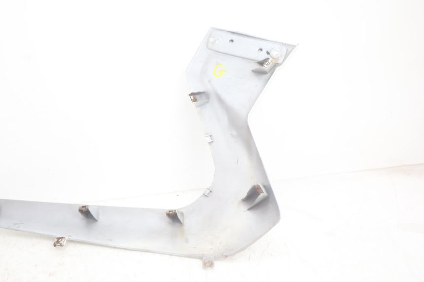 photo de BAS DE CAISSE GAUCHE YAMAHA XMAX X-MAX 125 (2006 - 2009) - Marquages et références