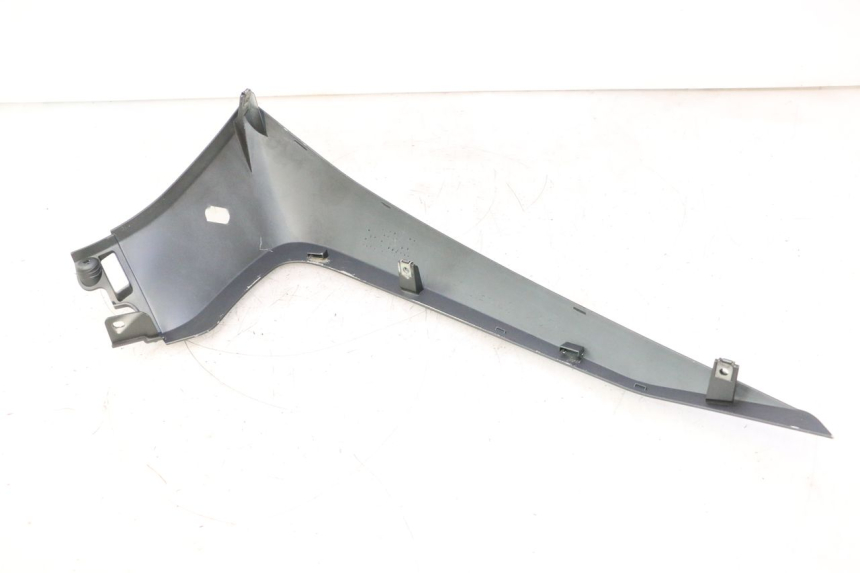 photo de BAS DE CAISSE GAUCHE YAMAHA X-MAX XMAX 125 (2010 - 2013) - Gros plan technique